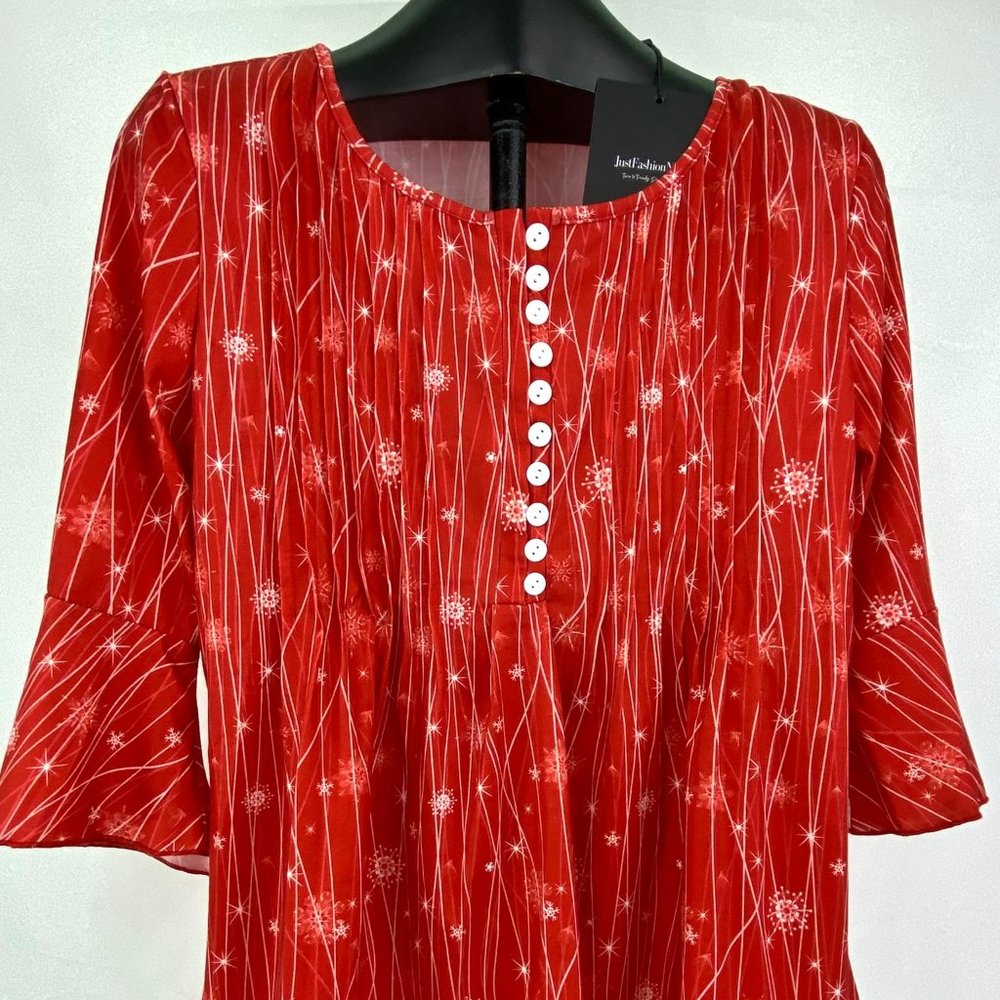 Shirt Top Blouse JustFashionNow NEW Size S Small Snowflakes Beautiful Tunic NEW
